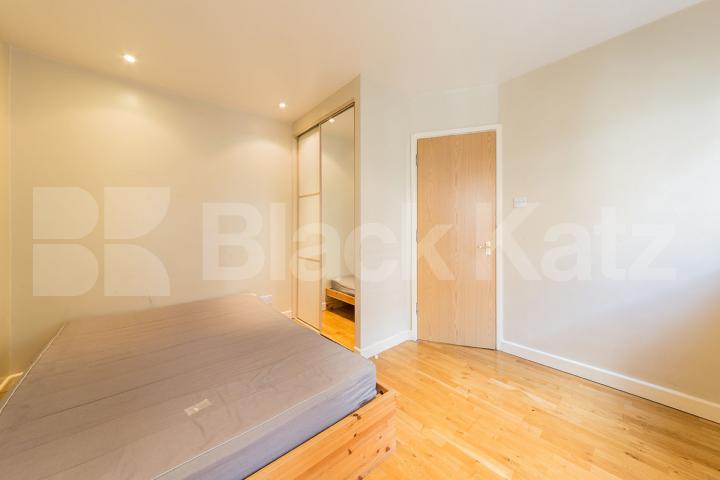 City Location 1 bedroom property with balcony near old street station Westland Place, Old Street